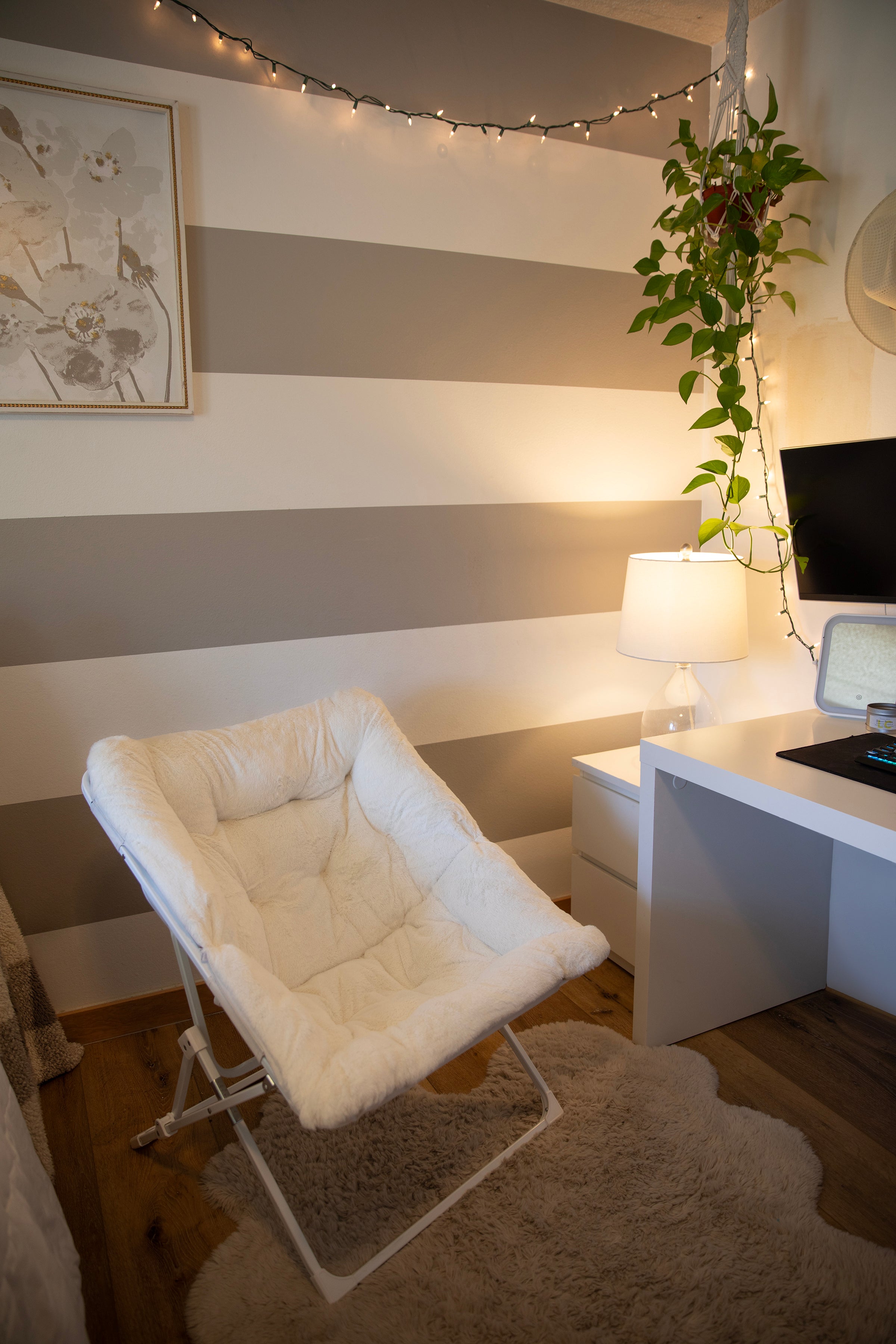 Mellow Dorm White Folding Plush Chair