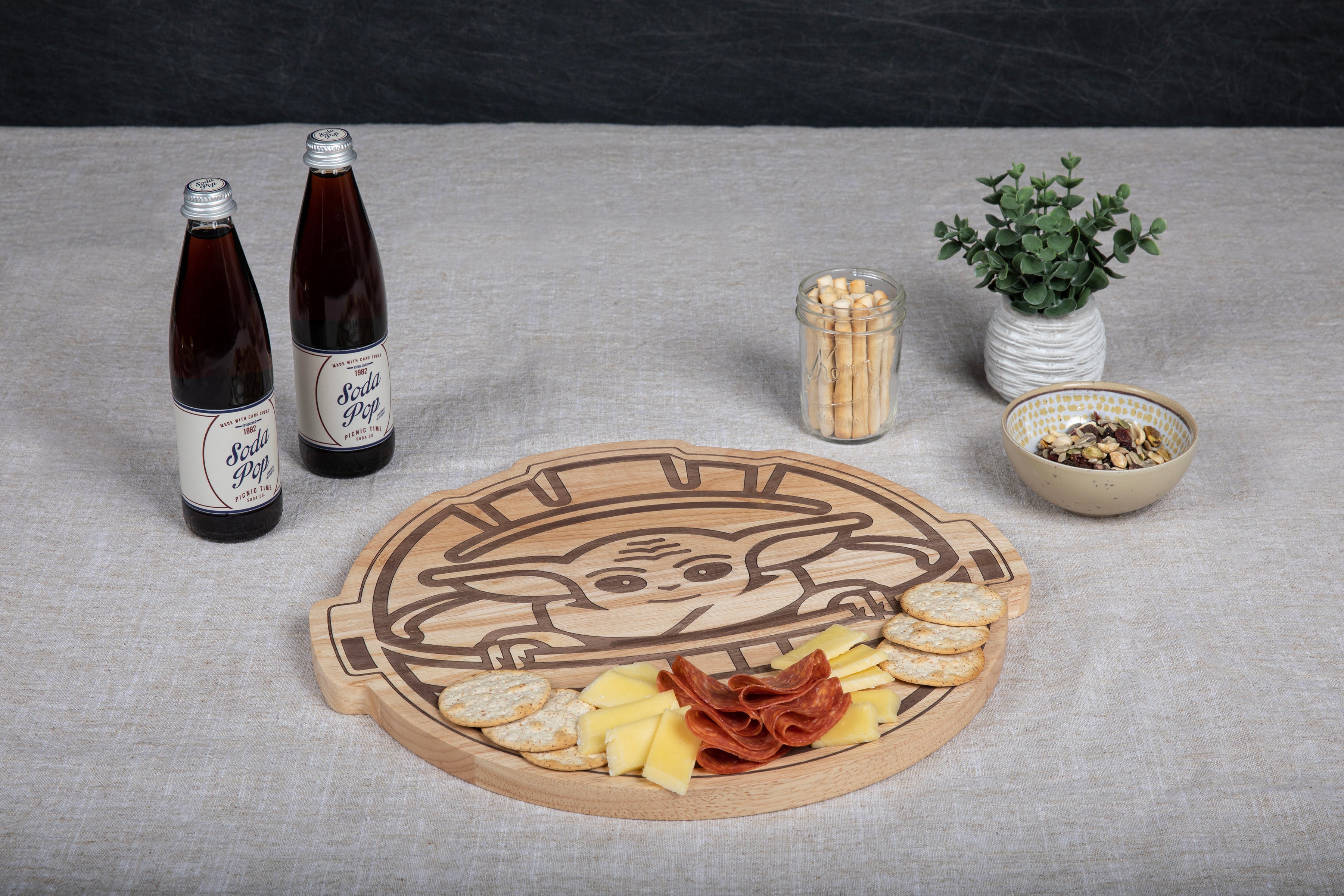 Mandalorian Grogu Buggy - 16" Serving Board