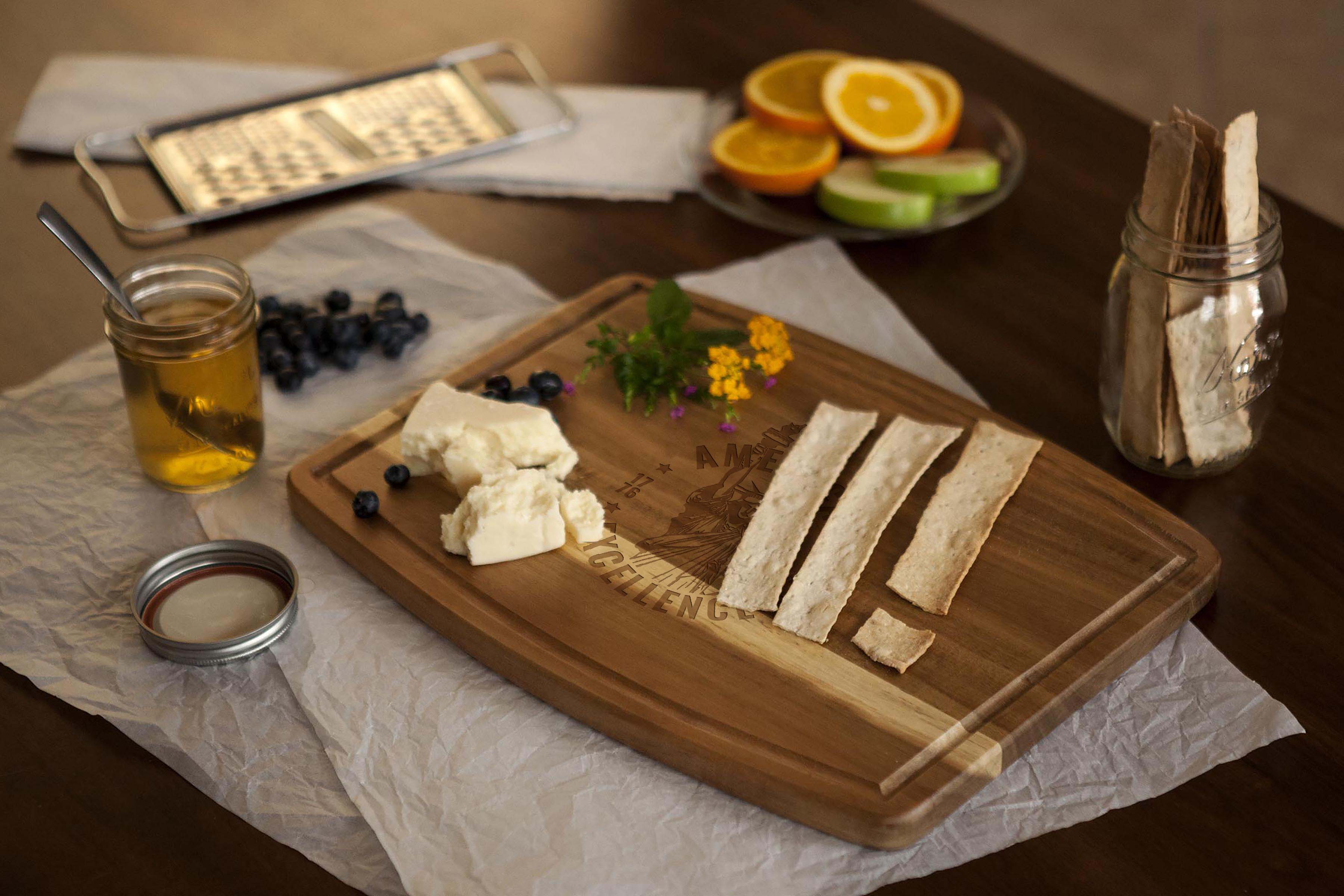 America250 - Ovale Acacia Cutting Board