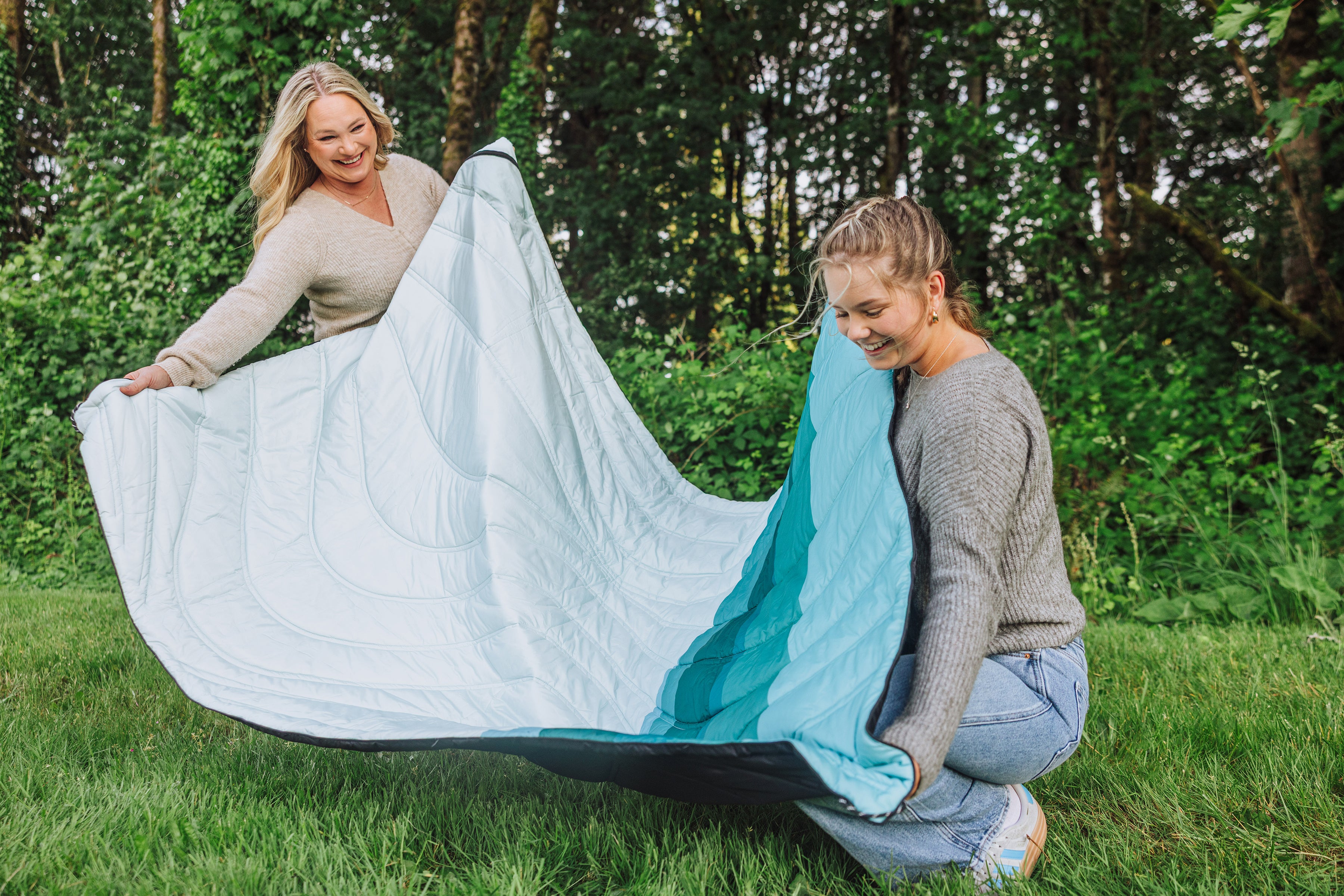 Aura Outdoor Puffer Blanket