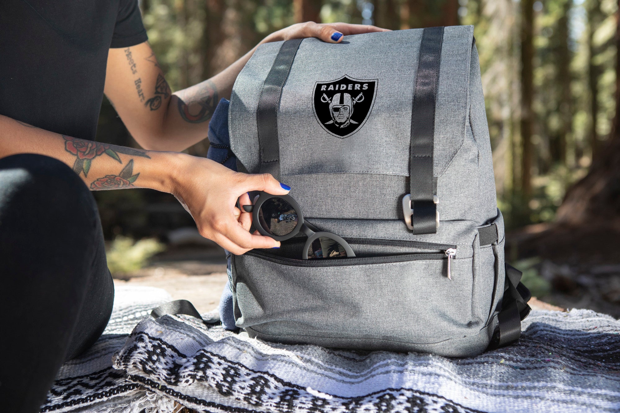 Las Vegas Raiders - On The Go Traverse Backpack Cooler