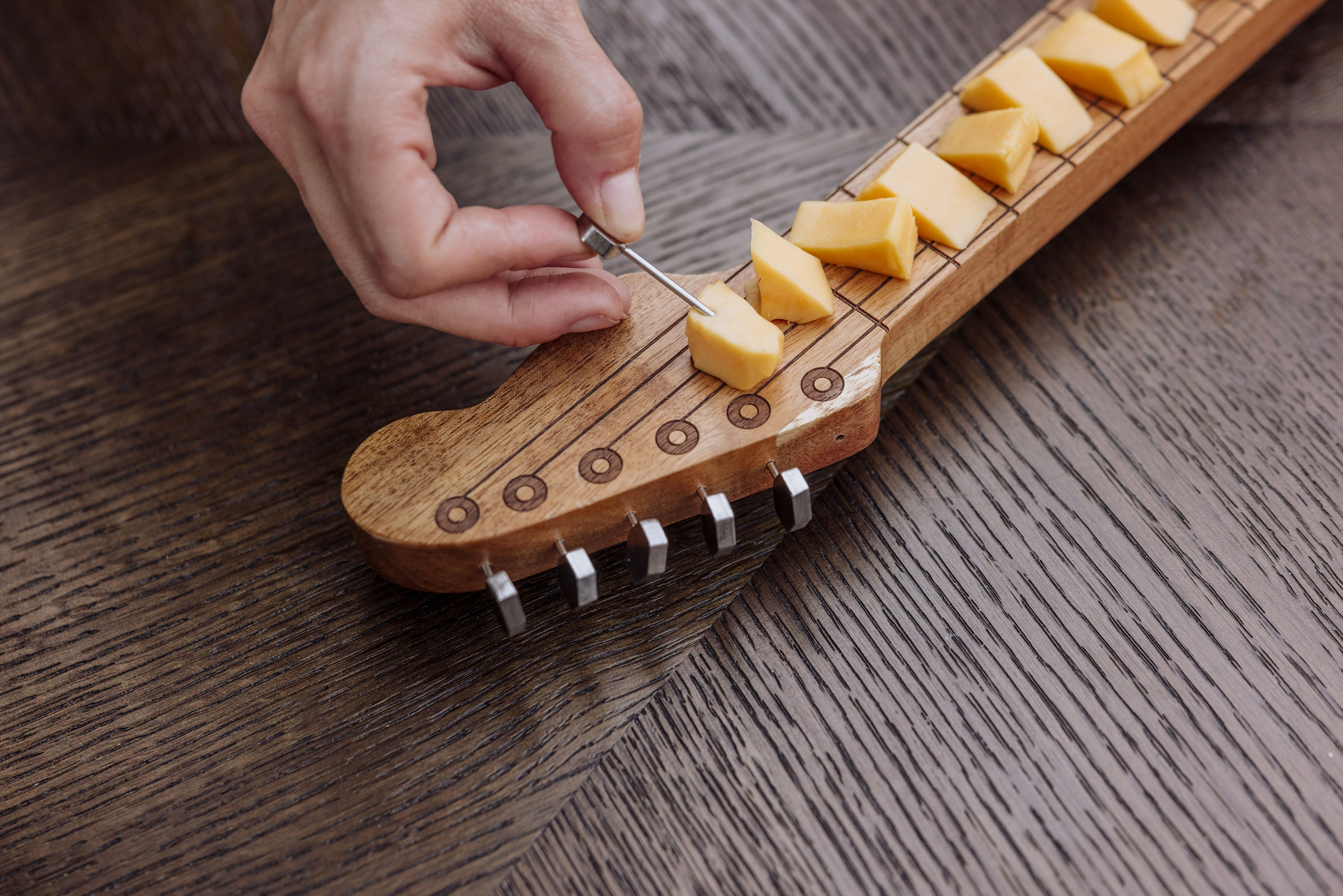 Guitar Legend Cheese Board & Tools Set