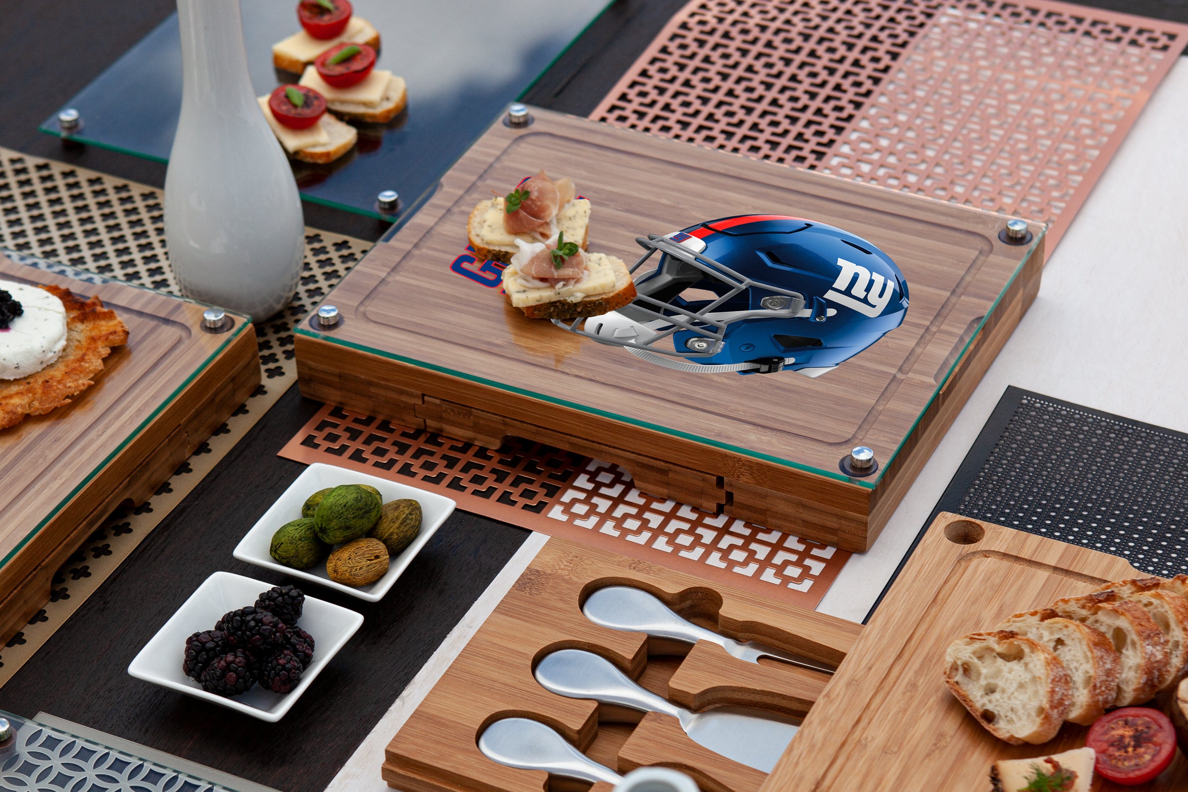 New York Giants - Concerto Glass Top Cheese Cutting Board & Tools Set