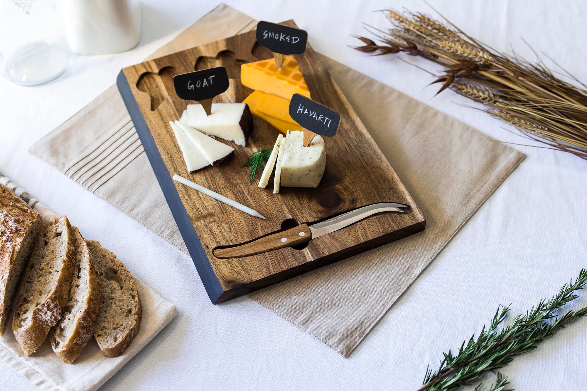 Toronto Blue Jays - Delio Acacia Cheese Cutting Board & Tools Set