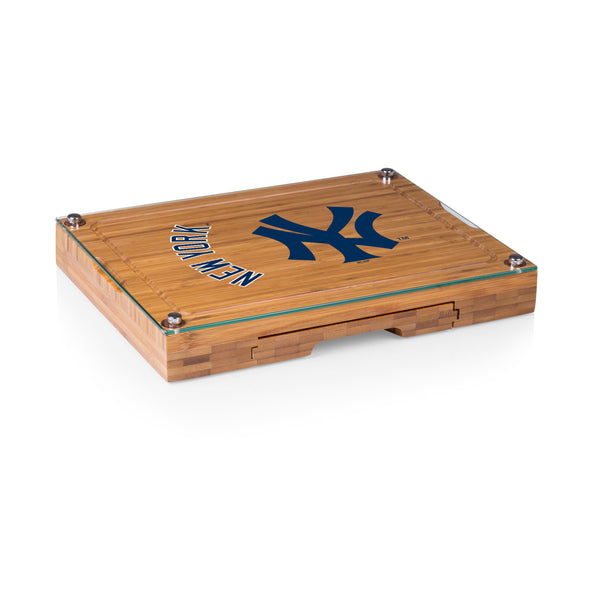 New York Yankees - Concerto Glass Top Cheese Cutting Board & Tools Set