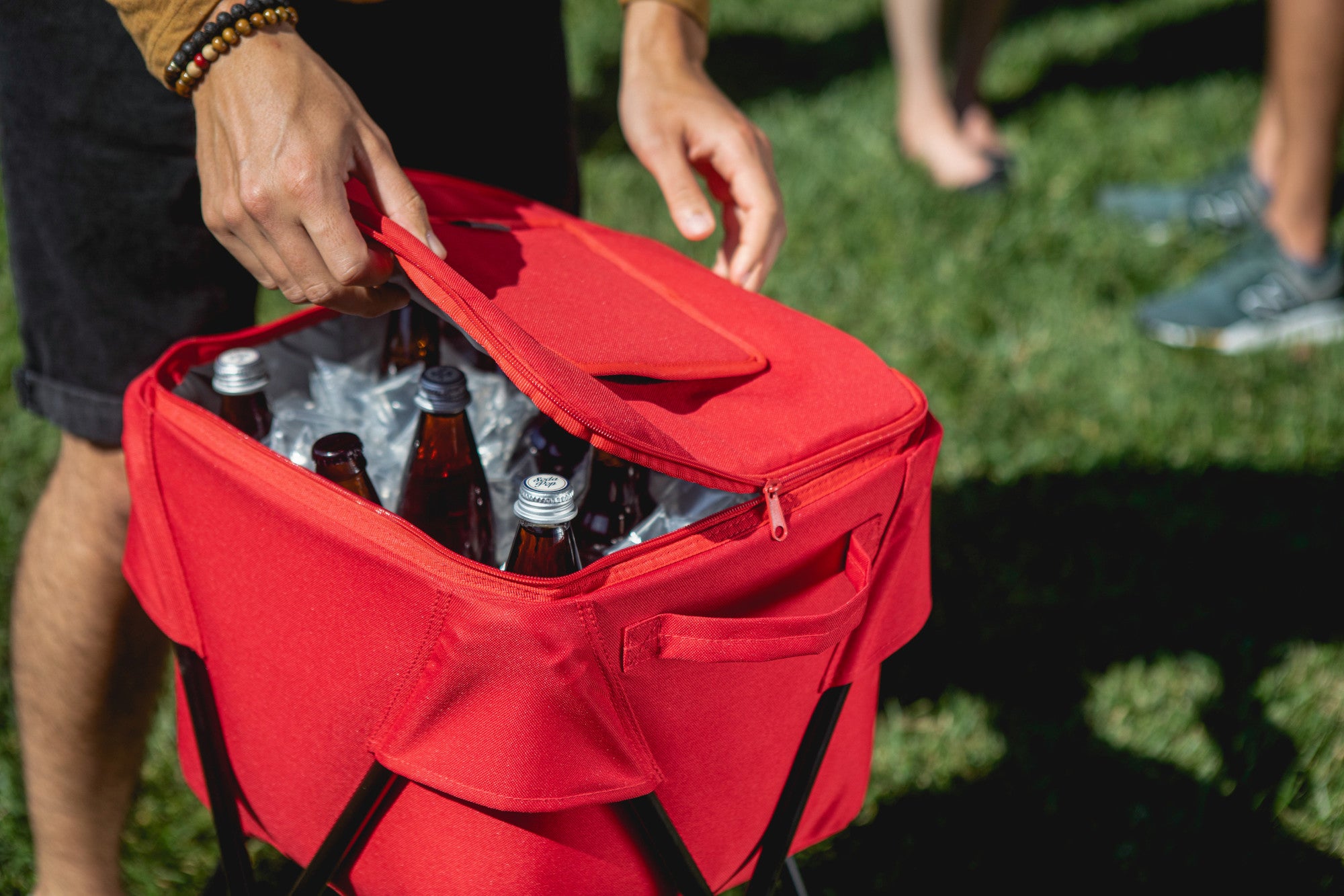 How to Keep Beer Cold During Picnic, Camping, or Beach Party