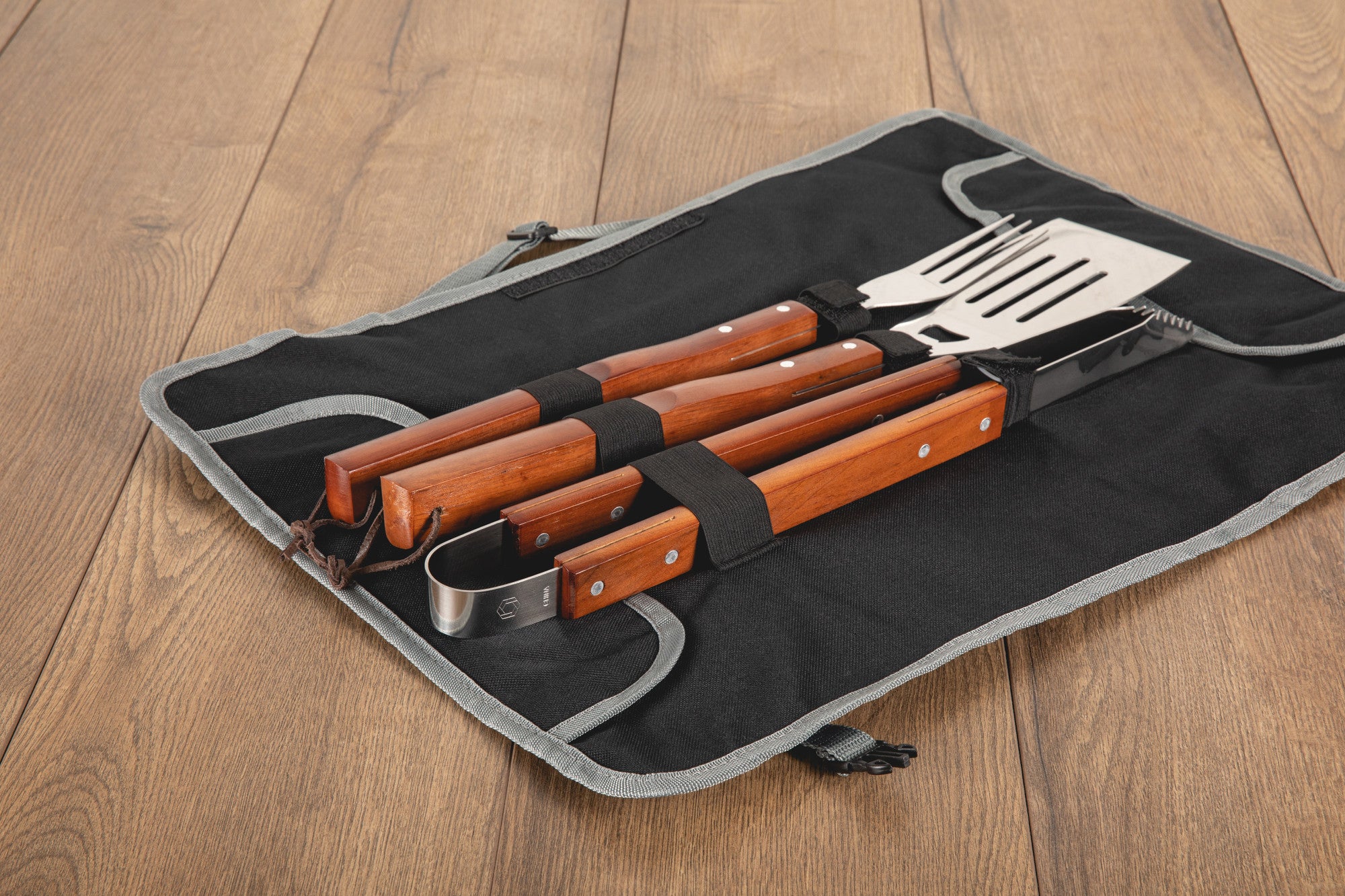 Wisconsin Badgers - 3-Piece BBQ Tote & Grill Set