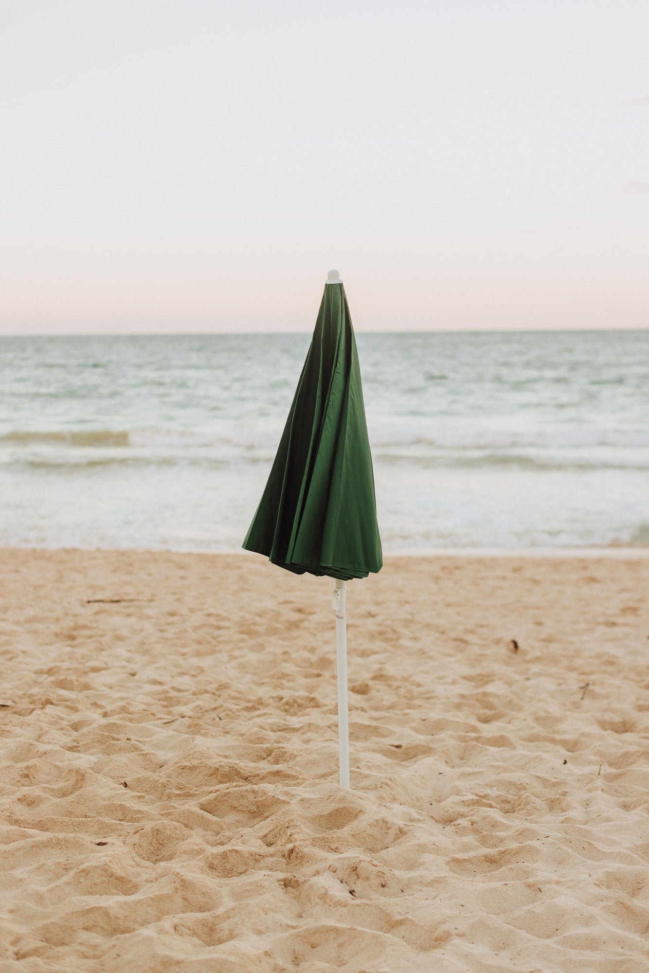 5.5 ft Portable Beach Umbrella - Compact & UV Protective – PICNIC
