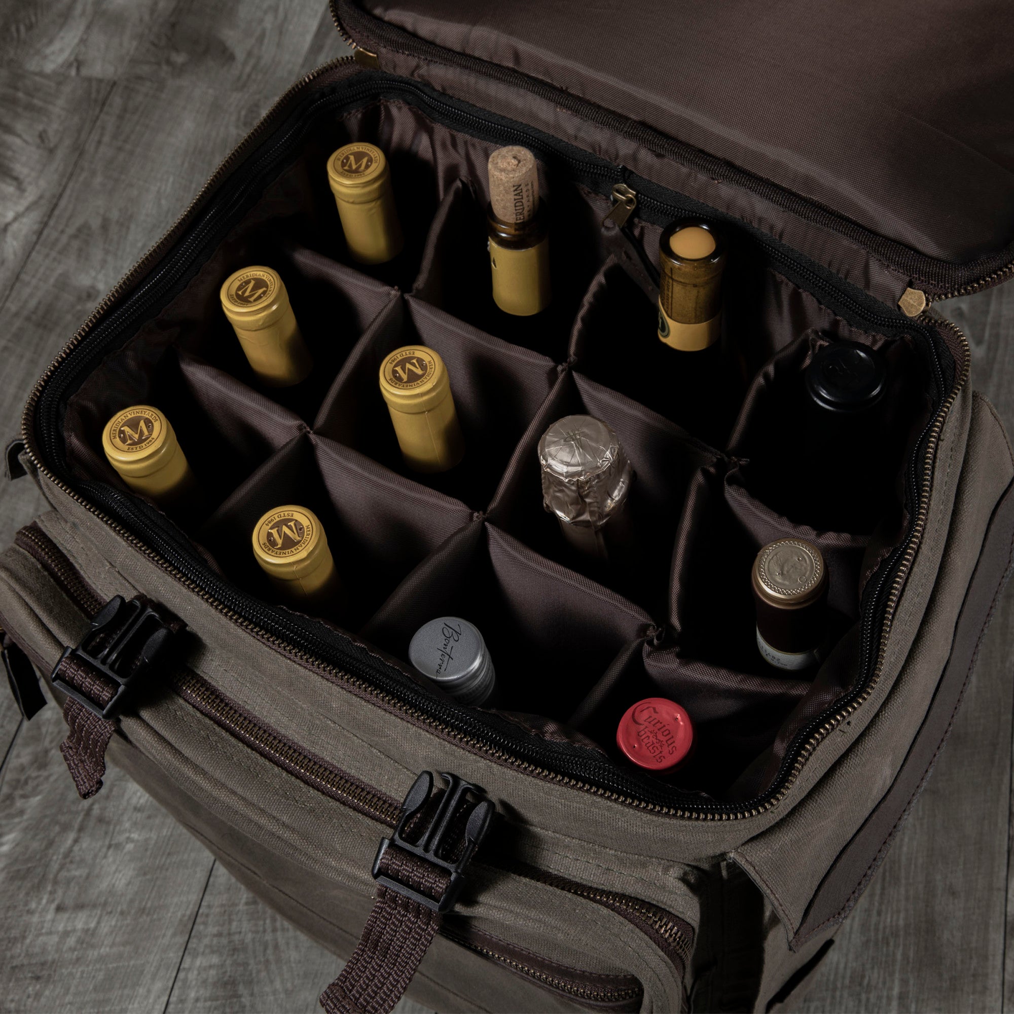 Moet Hennessy Wine Bag Insulated 6 Bottle Rolling Travel Salesman