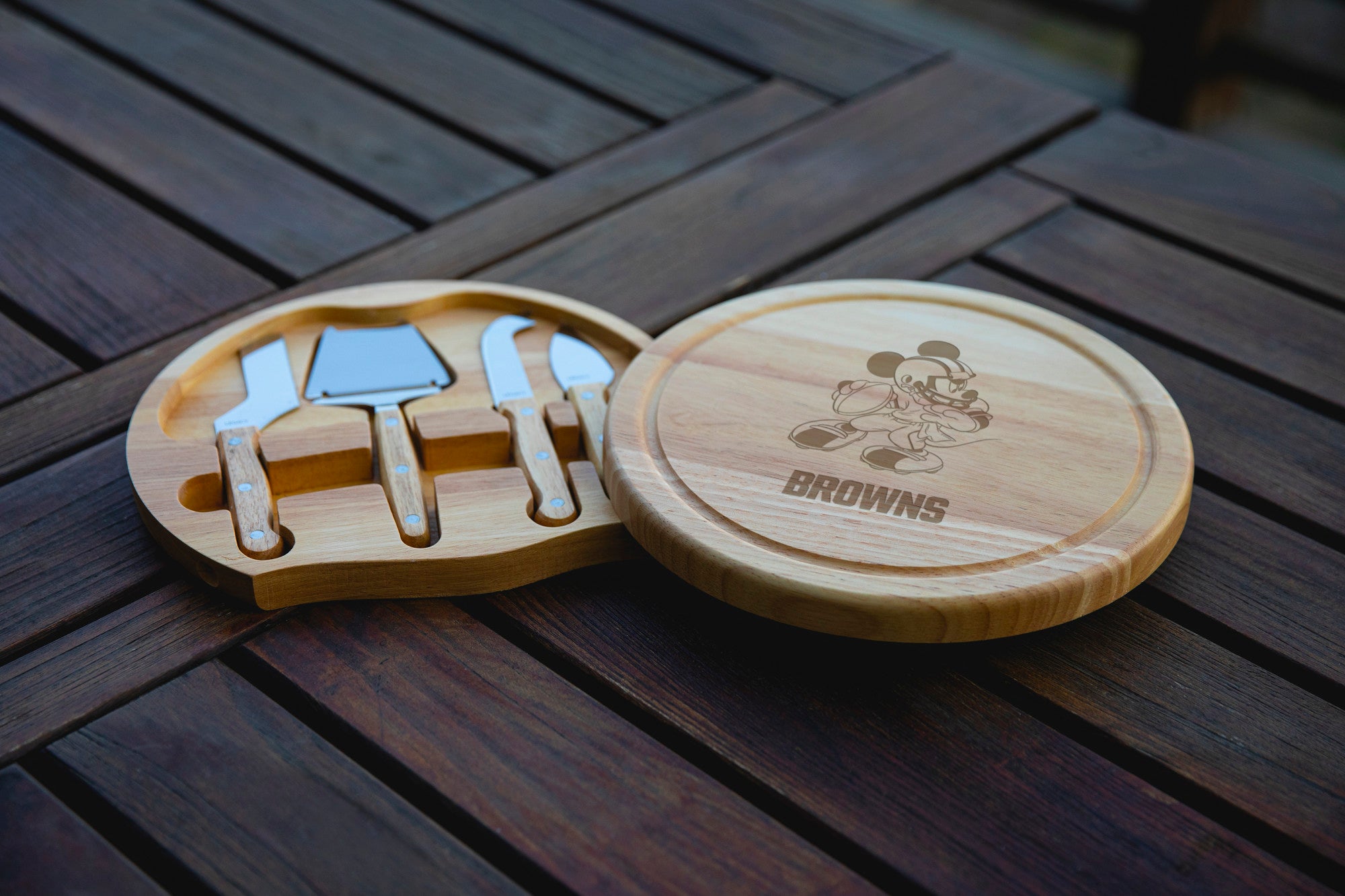 Cleveland Browns Mickey Mouse - Circo Cheese Cutting Board & Tools Set
